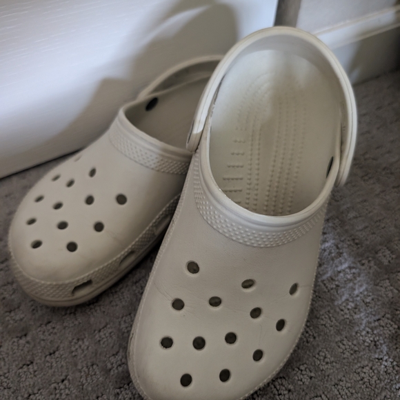 Cream Crocs - Picture 3 of 5